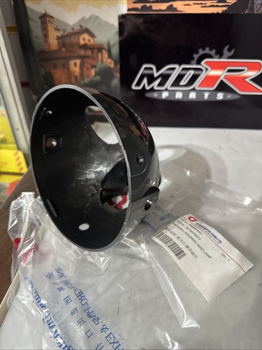 Headlight surround housing - headlight, for