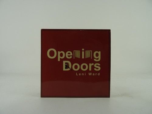 Leni ward opening doors - leni, (b55)