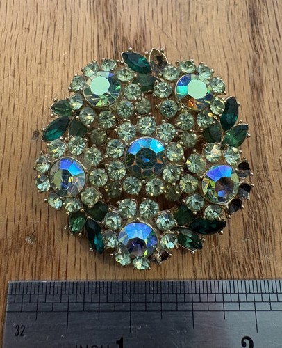 Trifari contessa round flower - round,