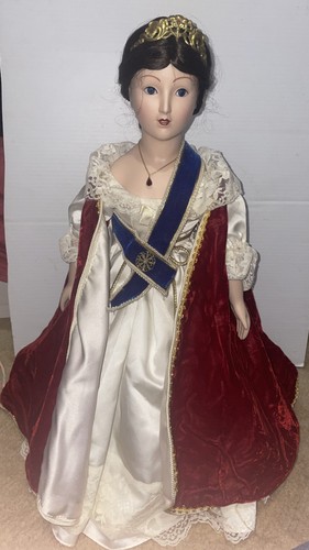 Franklin mint heirloom - mint, doll