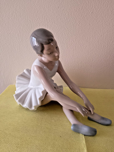 Lladro nao seated - nao, ballerina