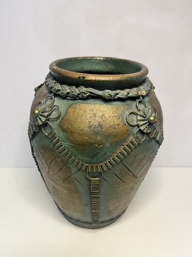 Vintage gothic clay with - 10,