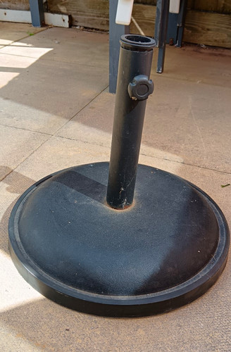 Black round metal garden - black,