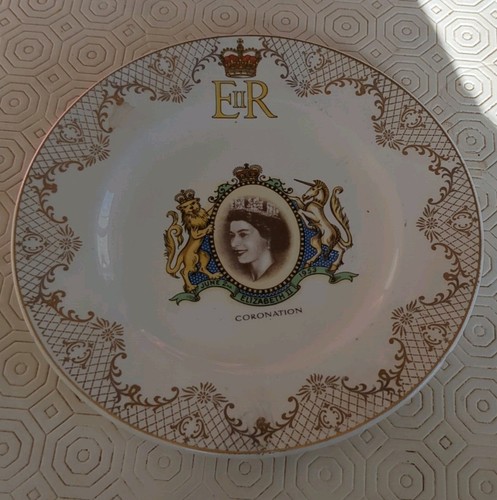 Vintage plate queen - vintage,