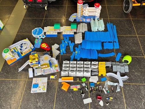 Huge 250 piece tomy tomica - huge,