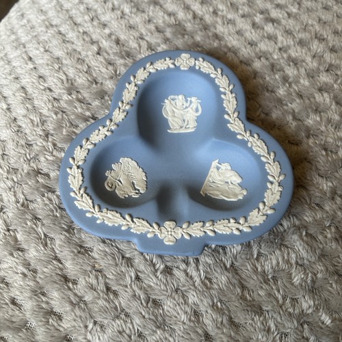 Wedgwood jasperware blue pin - jasperware,