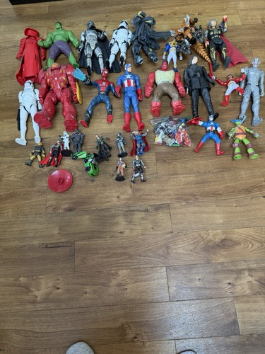 Plastic action figures bundle - plastic,