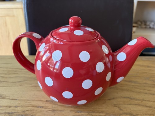 London globe pottery red polka - london,
