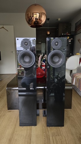 Wilson benesch square two - square,