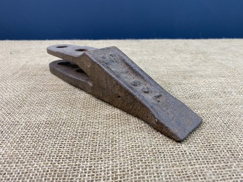 Cast iron cat - iron, digger