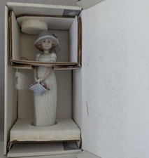 Lladro Figurine LITTLE LADY