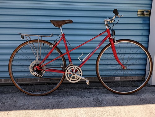 Vintage peugeot touring bike - touring,