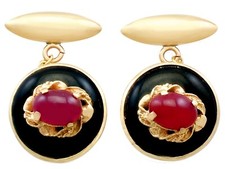 Vintage Italian 1.75ct Ruby and Onyx 18Carat Yellow Gold Cufflinks Circa 1990