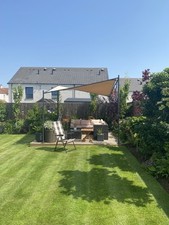 HEAVY DUTY GARDEN AND PATIO SUN SHADE SAIL AND METAL FRAME.