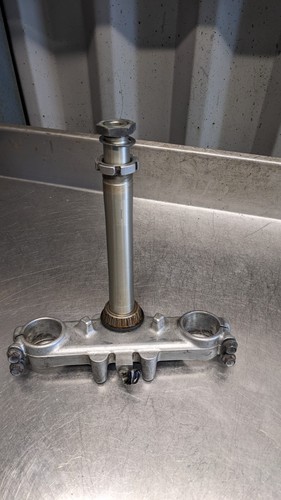 Suzuki xf650 bottom yoke lower - suzuki,