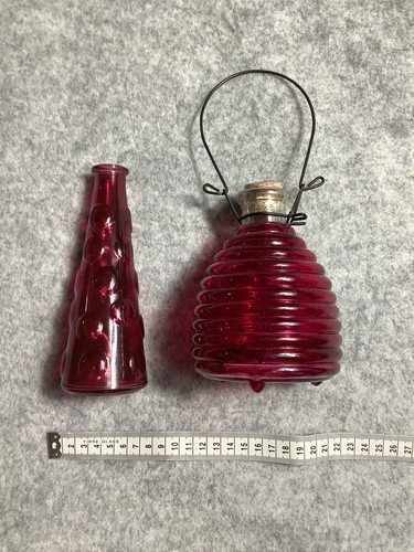 Red glass wasp - glass,