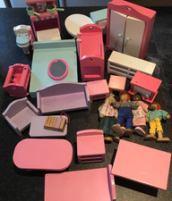 Group of Wooden Toy Dolls House Furniture Items + 4 Dolls -  Ref Lot 103