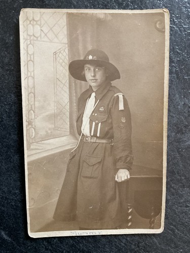 Young lady girl guide - young,