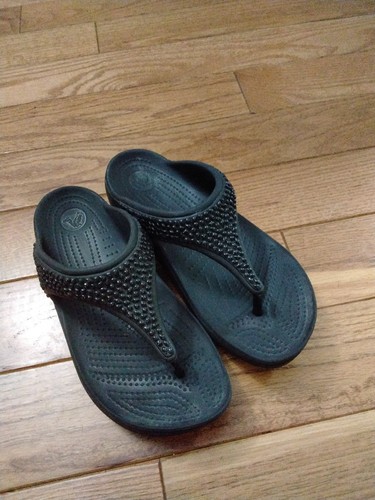 Crocs capri embellished flip - crocs,