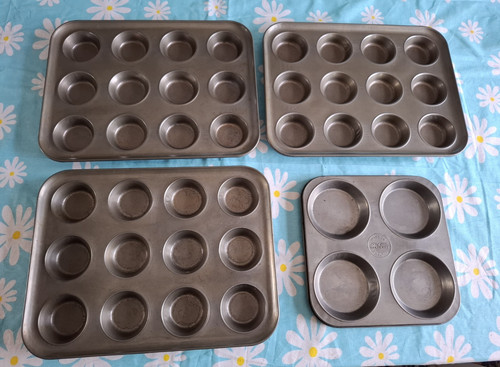 Vintage metal baking - 4x,