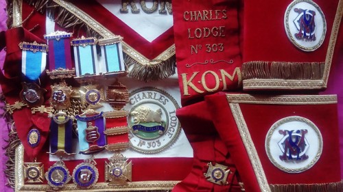Vintage raob kom - kom, regalia