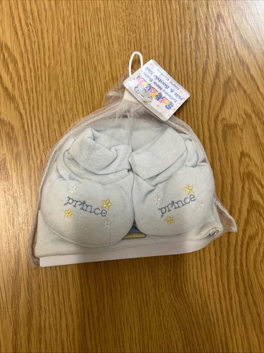 Hat and bootee set size - and,