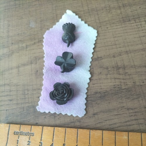 Antique black shamrock - black,