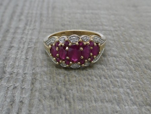 Stunning ladies 9ct yellow - stunning,
