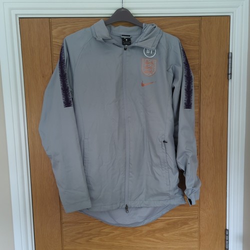 England strike nike - strike,