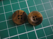 4 x Brown Two tone veined rimmed 18mm round buttons H24 - ZB008