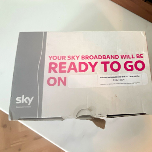 Sky hub dual - hub, router