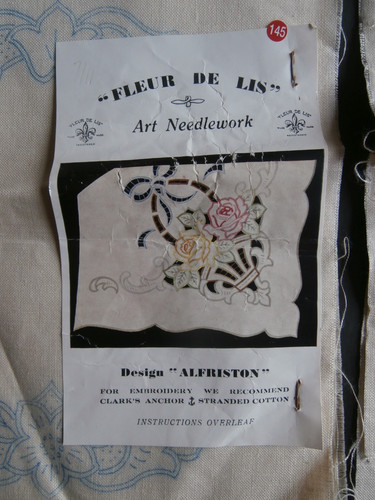 Vintage linen dressing - , table