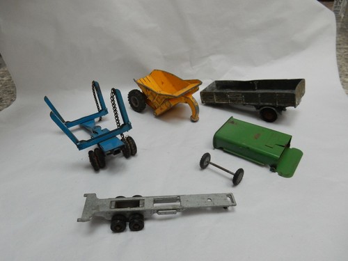 Farmyard scrap vehicles - ,