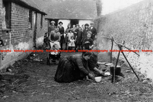 F015413 cooking outside the - f015413,
