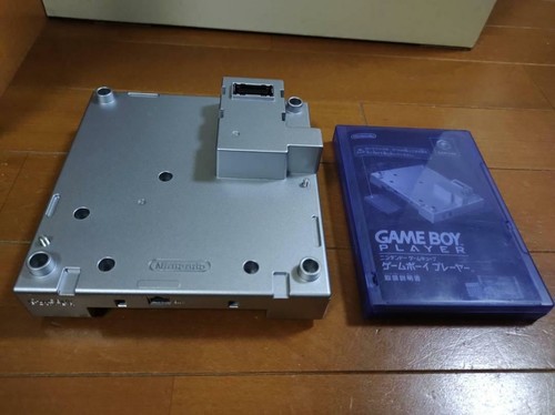 Nintendo gameboy player silver - player,