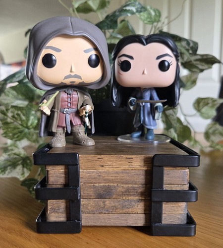 Aragorn and arwen funko - and,