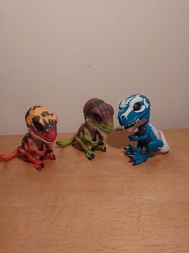 Three dinosaur fingerlings - three,