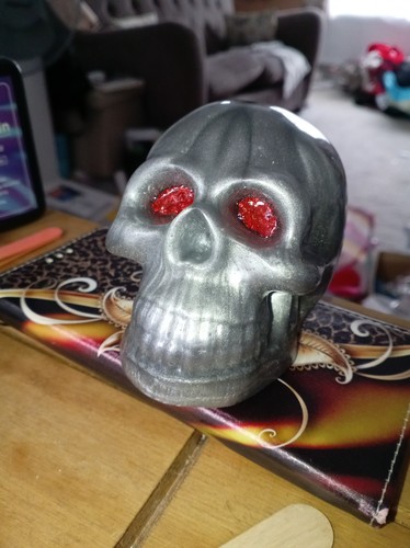 Resin skull different - , colours