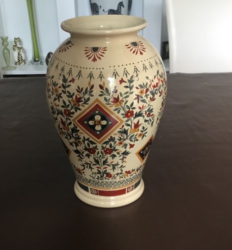 Vintage national trust vase - national,