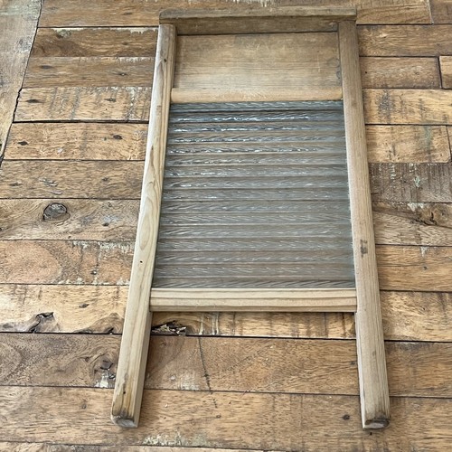 Vintage wooden washboard - 18",