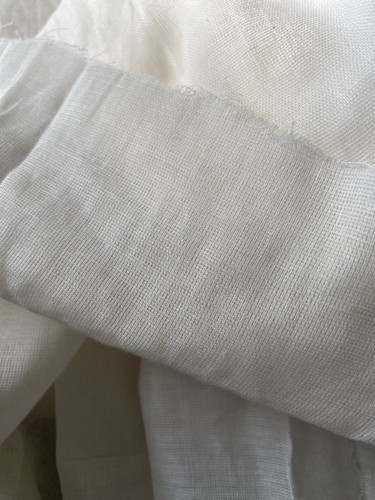 Metres cream muslin - 2.20,