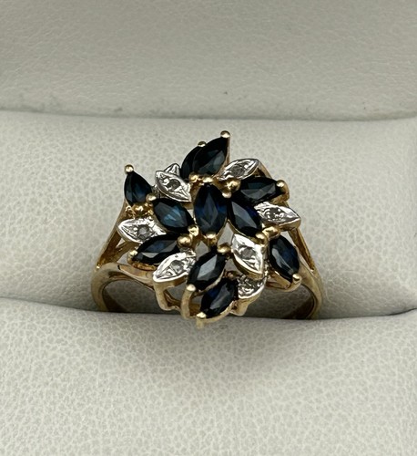 Lovely 9ct gold sapphire - lovely,