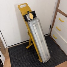 Defender 110V Plasterers Light with 16A Plug & 1x 110V Outlet Socket