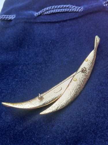 Vintage ciro gold tone leaf - gold,