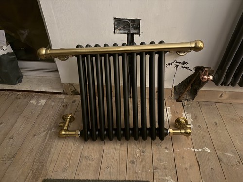 Black and brass traditional - black,
