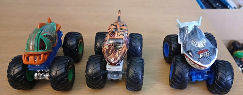 Hotwheels monster trucks 3 - hotwheels, x