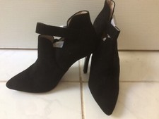 New black suede shoes. Black suede pointy toe shoes. Closed toe.Size 3 / Size 36