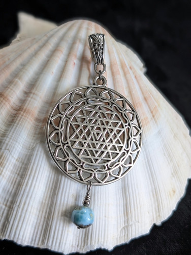 Necklace with larimar and sri