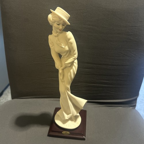 Capodimonte figurine lady - figurine,