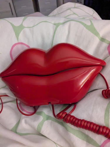 Lips wired telephone - lips,